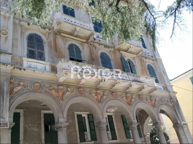 Appartamento in vendita di 205 m² in Via Roma