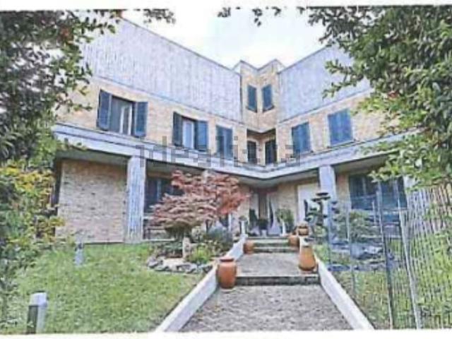 Appartamento in vendita di 205 m² in Via Trieste