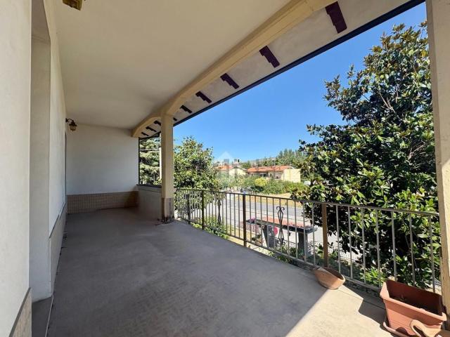 Appartamento in vendita di 205 m² in Via Vincenzo Bellini, 1