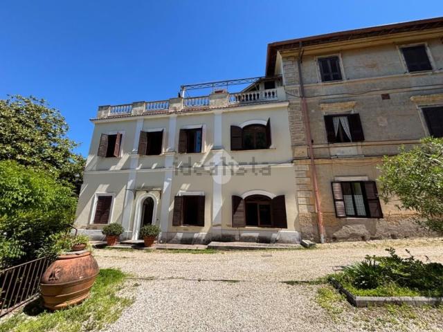 Appartamento in vendita di 205 m² in Viale Fratelli Rosselli, 5