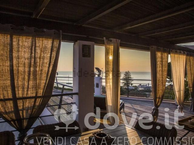 Appartamento in vendita di 205 m² in Strada Provinciale Castello, 65