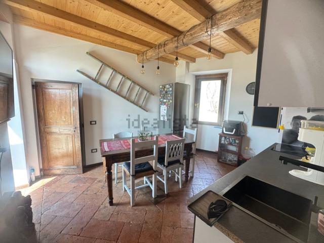 Appartamento in vendita di 206 m² in Via Biasini