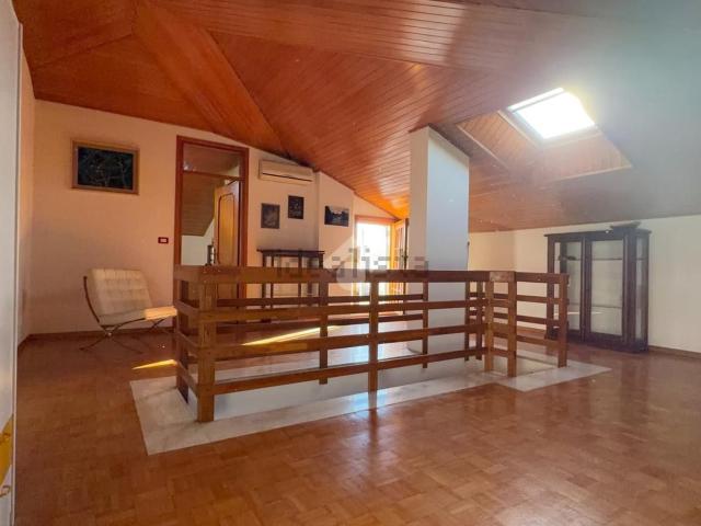 Appartamento in vendita di 206 m² in Via Biella, 84