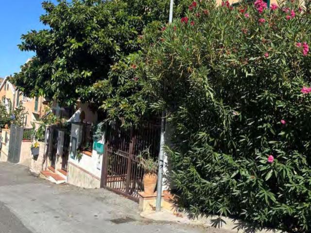 Appartamento in vendita di 206 m² in Via dei Garofani