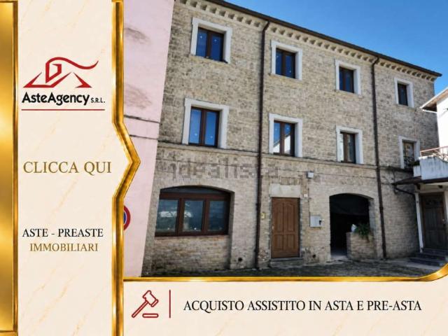Appartamento in vendita di 206 m² in Via Enrico Mattei, 8