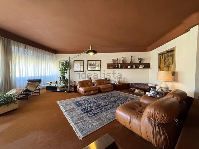 Appartamento in vendita di 206 m² in Via Ercole Barbarasa