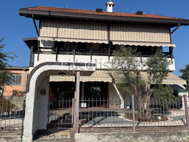 Appartamento in vendita di 206 m² in Via Salvatore Quasimodo, 2