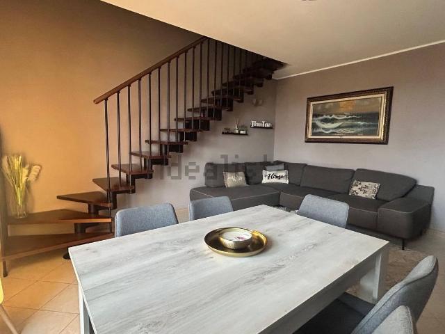 Appartamento in vendita di 206 m² in Via Walter Tobagi