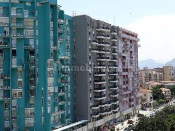 Appartamento in vendita di 206 m² in Viale della Regione Siciliana Nord Ovest, 2464