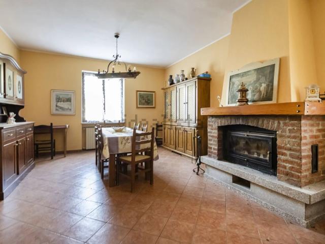 Appartamento in vendita di 207 m² in Via B. A. Porro, 3