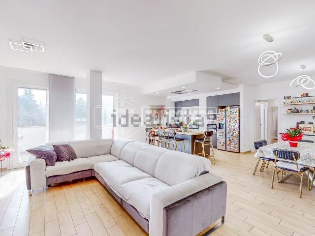 Appartamento in vendita di 207 m² in Via Natalino Marchi, 100