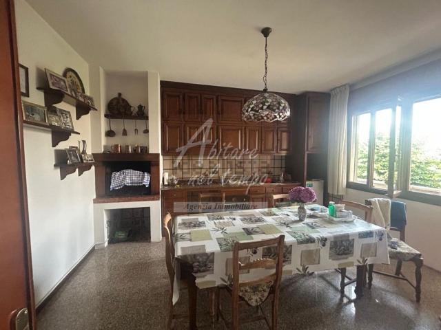 Appartamento in vendita di 208 m² in Via Campagnari