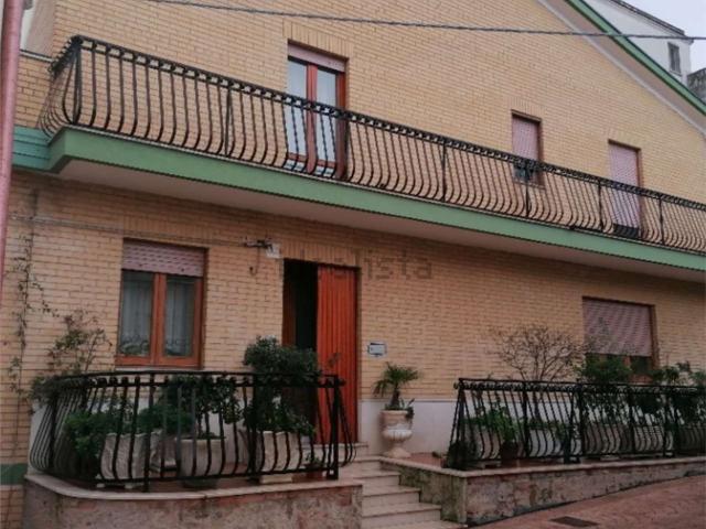 Appartamento in vendita di 208 m² in Via Cesare Cantu, 1