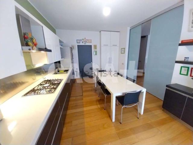 Appartamento in vendita di 208 m² in Via Abbondio Sangiorgio, 20