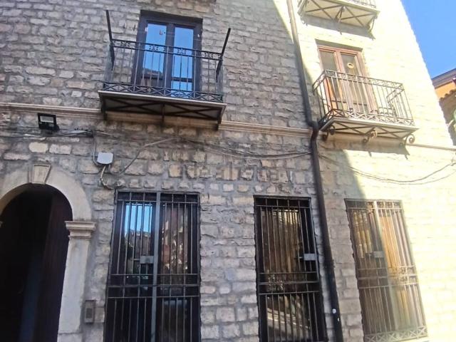 Appartamento in vendita di 208 m² in Via Achille Rosica