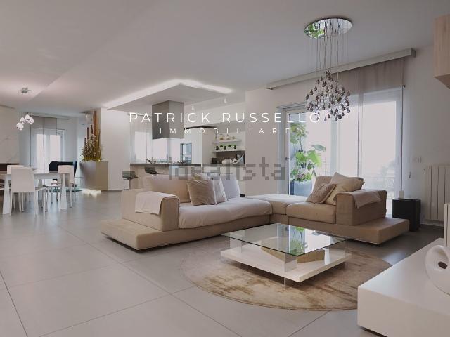 Appartamento in vendita di 208 m² in Via Bonfiglio Fiorentino, 4