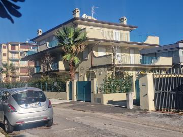 Appartamento in vendita di 208 m² in Via Genova