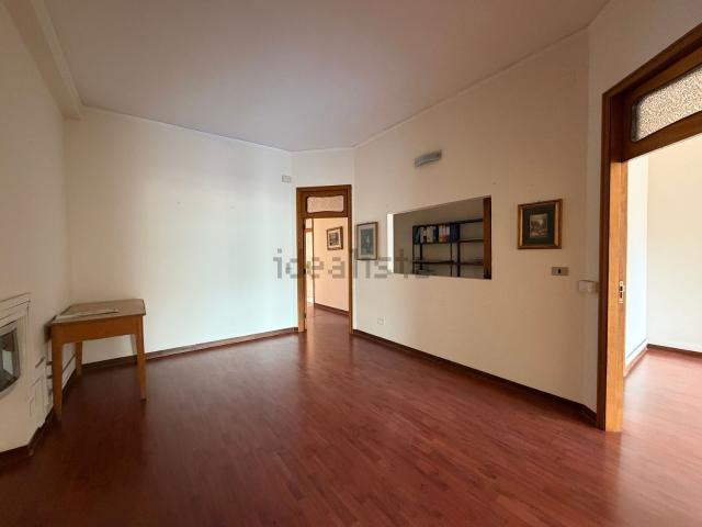 Appartamento in vendita di 208 m² in Via Giuseppe de Nava, 98