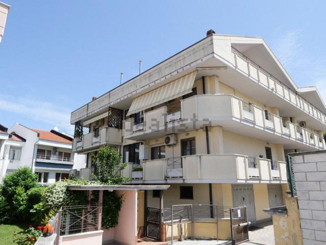 Appartamento in vendita di 208 m² in Via Monti della Laga
