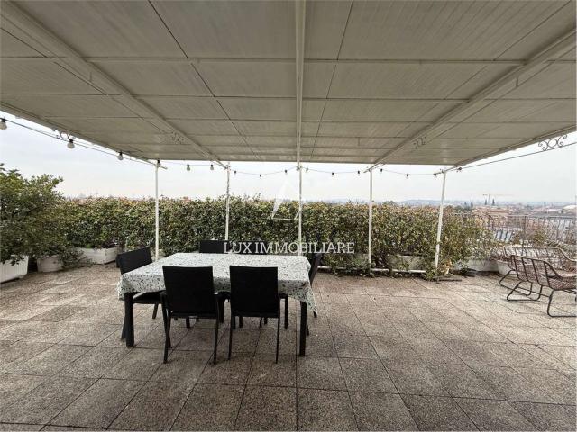 Appartamento in vendita di 208 m² in Via Tirreno