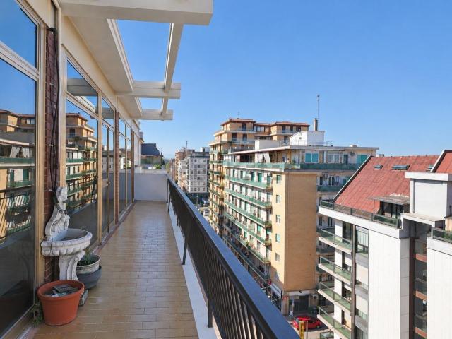Appartamento in vendita di 208 m² in Via Vittime Civili, 35
