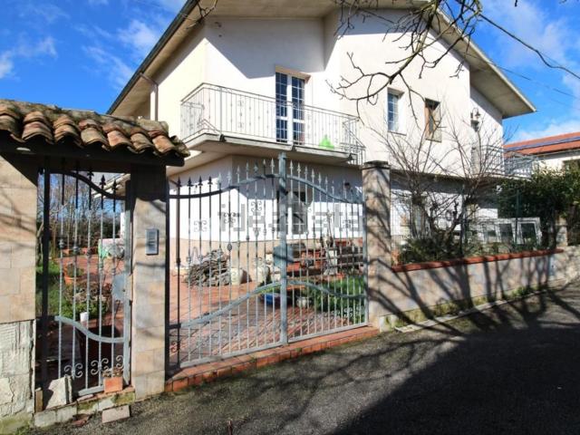 Appartamento in vendita di 208 m² in Contrada Piana di Monteverde, 63
