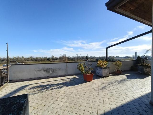 Appartamento in vendita di 142 m² in Via Celeri, 7