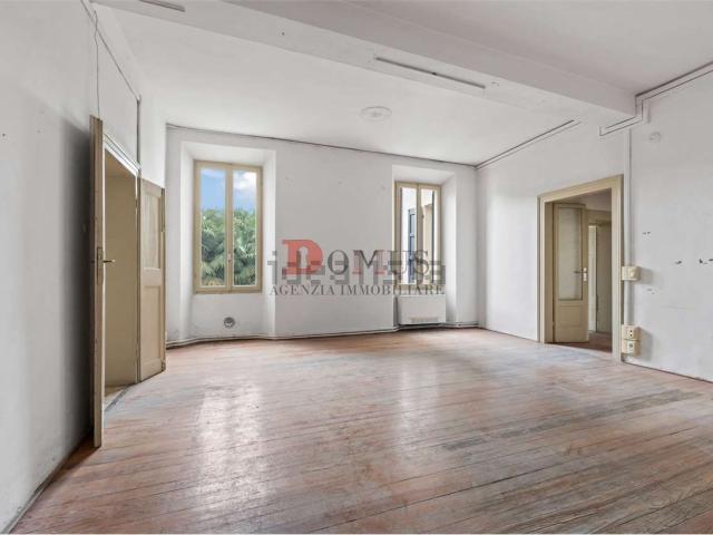 Appartamento in vendita di 209 m² in Via Giosuè Carducci, 3