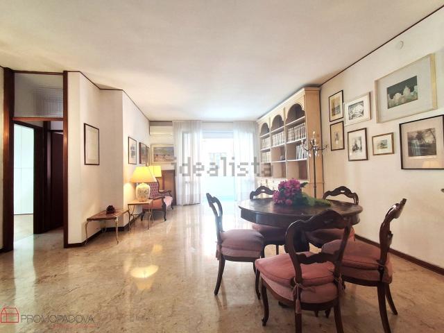 Appartamento in vendita di 209 m² in Via Marco Antonio Calza