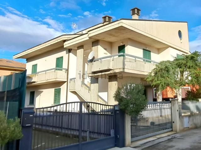 Appartamento in vendita di 209 m² in Via Piane