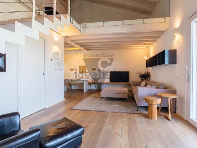 Appartamento in vendita di 209 m² in Via Verona