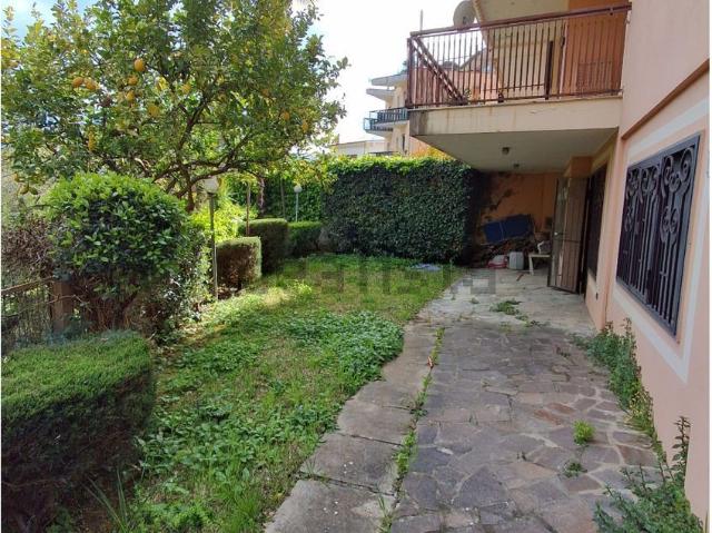Appartamento in vendita di 209 m² in Viale dei Tigli, 7