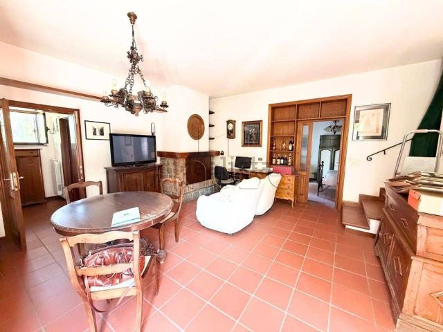 Appartamento in vendita di 209 m² in Località Rigutino Nord, 49