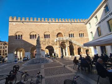 Appartamento in vendita di 209 m² in Piazza San Leonardo, 20