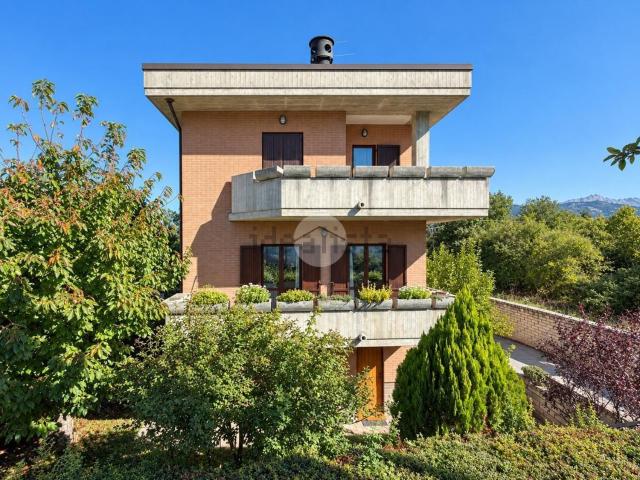 Appartamento in vendita di 210 m² in Via del Colle Mancino, 19