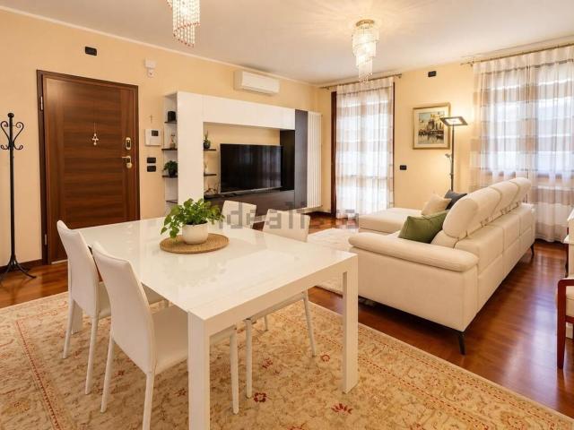 Appartamento in vendita di 210 m² in Piazzetta Padre Pio, 8