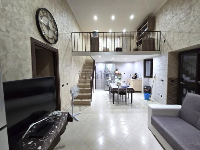Appartamento in vendita di 210 m² in Via Carlo Levi, 2