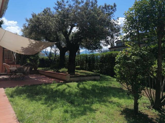 Appartamento in vendita di 210 m² in Via Circumvallazione, 227