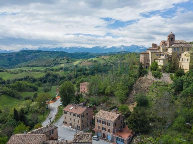Appartamento in vendita di 210 m² in Via Crocifisso