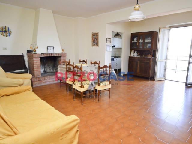 Appartamento in vendita di 210 m² in Via A. Kuliscioff, 55