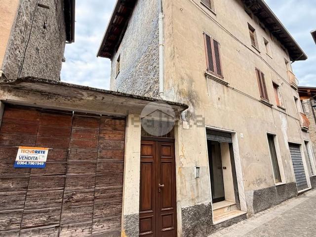 Appartamento in vendita di 210 m² in Via Adamo, 1