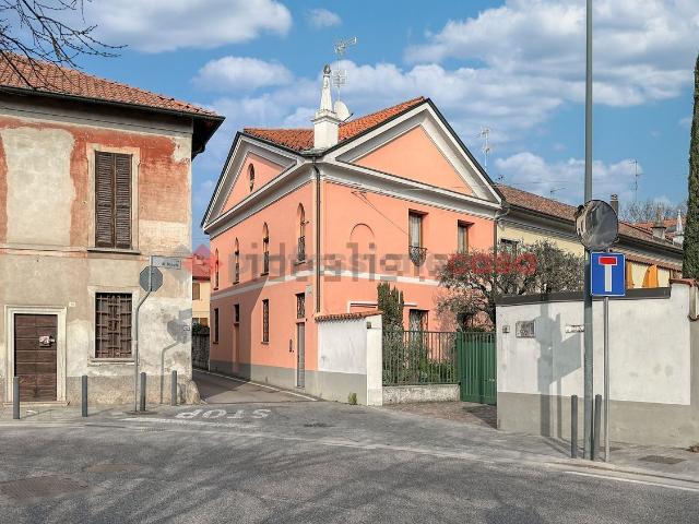 Appartamento in vendita di 210 m² in Via Ai Boschi