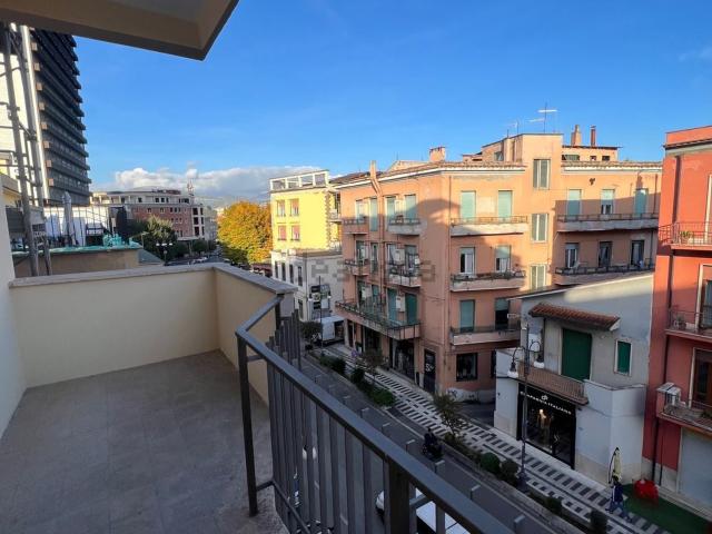 Appartamento in vendita di 210 m² in Via Aldo Moro, 3