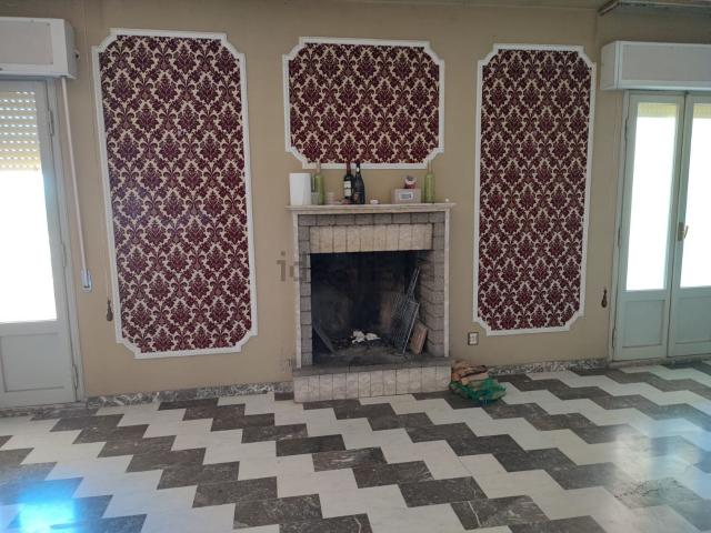 Appartamento in vendita di 210 m² in Via Aldo Moro, 3