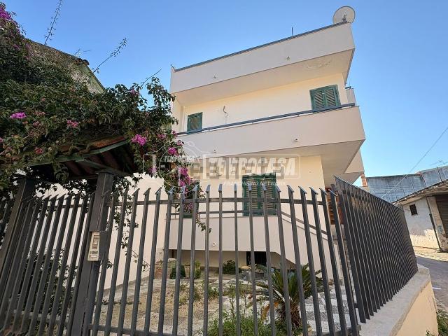 Appartamento in vendita di 210 m² in Via Alessandro Manzoni, 5