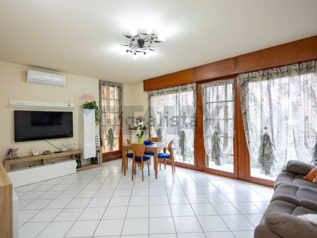 Appartamento in vendita di 210 m² in Via Borgoratto, 11