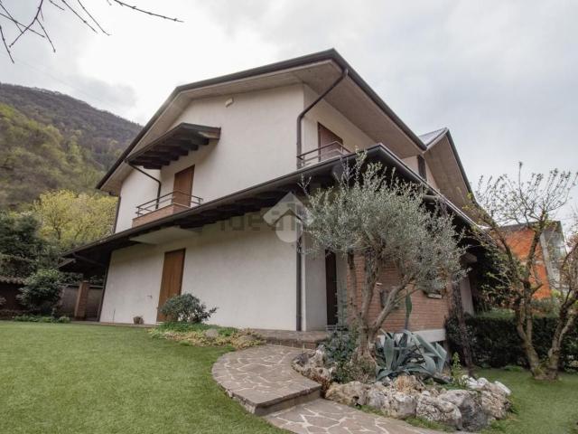 Appartamento in vendita di 210 m² in Via G. Verdi