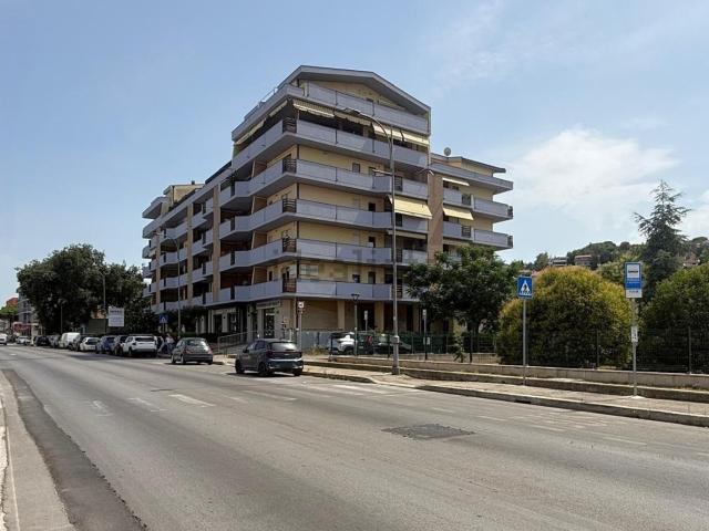 Appartamento in vendita di 210 m² in Via G. Verrotti, 210