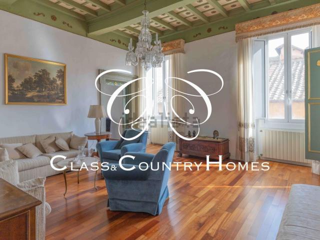 Appartamento in vendita di 210 m² in Via Giulia