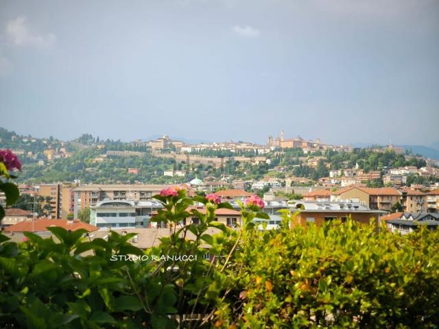 Appartamento in vendita di 210 m² in Via Giuseppe Gaudenzi, 6